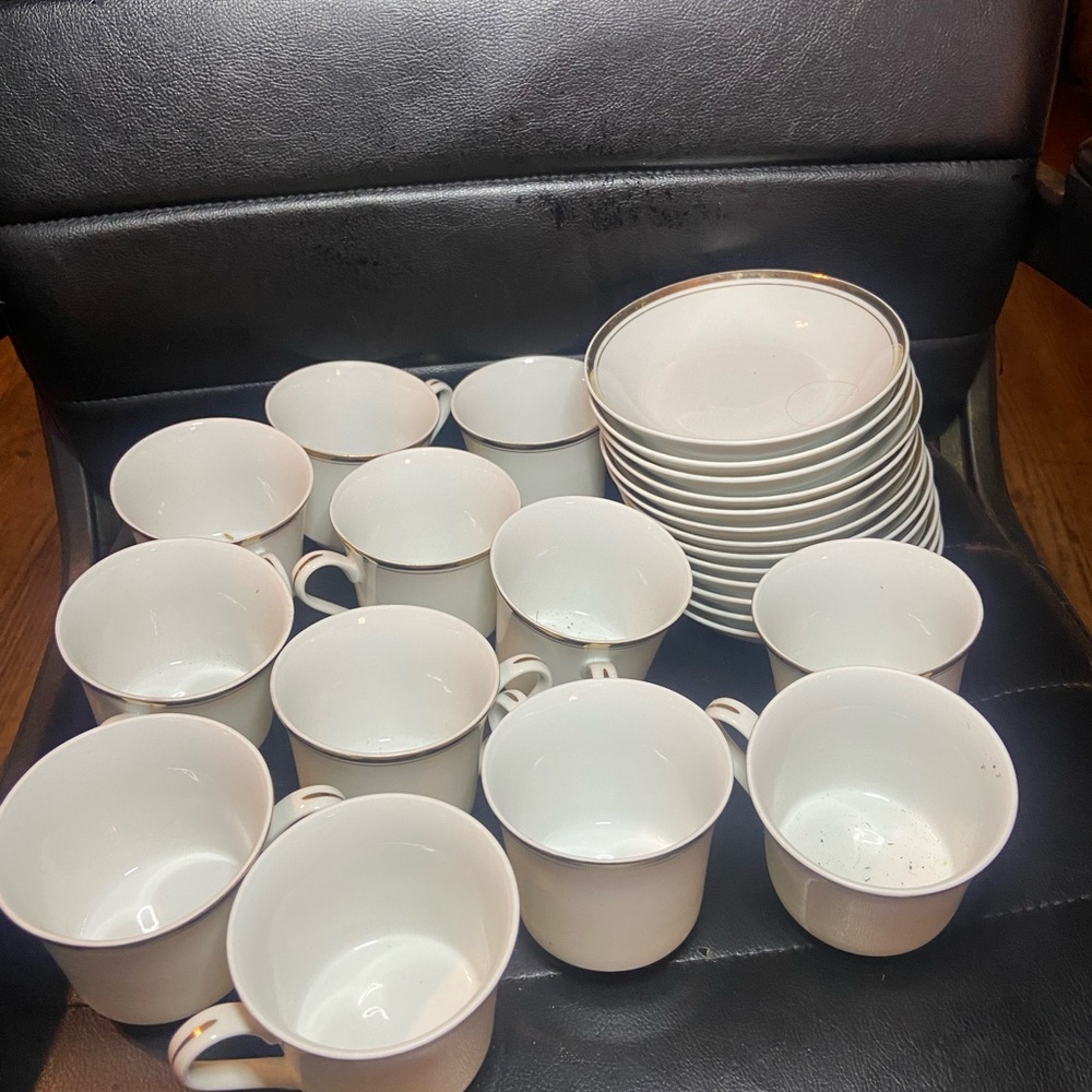 Fine China Sheffield Regency Gold 24 Pieces Coffee/tea Cups And Saucer